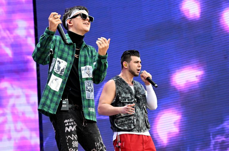 Участники группы GAYAZOV$ BROTHER$ выступают на фестивале VK FEST 2023 в Центральном парке культуры и отдыха имени Горького в Москве Участники группы GAYAZOV$ BROTHER$ выступают на фестивале VK FEST 2023 в Центральном парке культуры и отдыха имени Горького в Москве