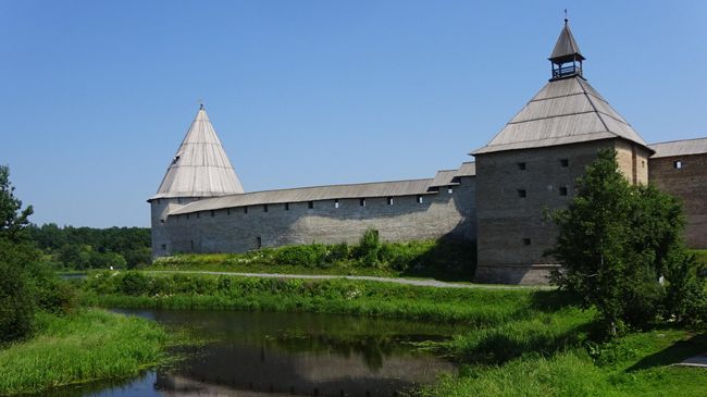 Староладожская крепость, Воротная и Стрелочная башни