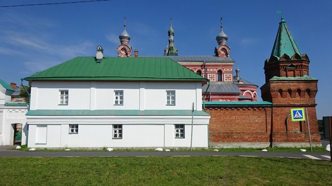 Никольский монастырь. Гостиничный корпус, Златоустовская церковь, юго-восточная башня (XIX-начало XX в.)
