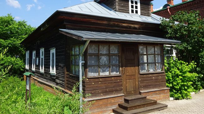 Успенский монастырь. Деревянный дом XIX века на весте заточения Евдокии Лопухиной