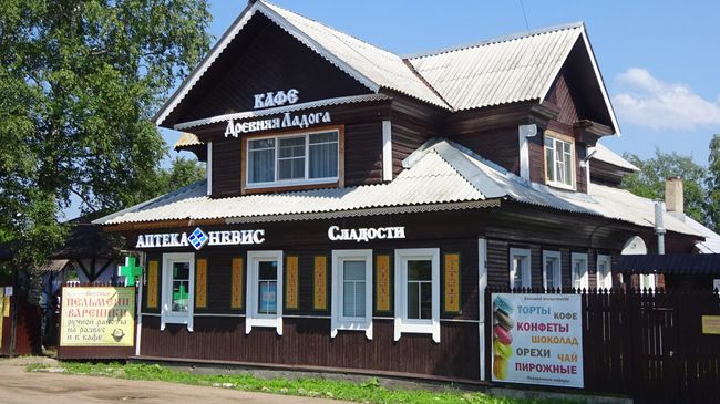 Кафе в Старой Ладоге находится в деревянном здании пивной XIX века
