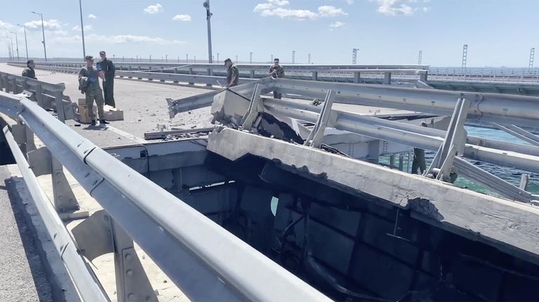 Обстановка на Крымском мосту. Кадр видео Обстановка на Крымском мосту. Кадр видео