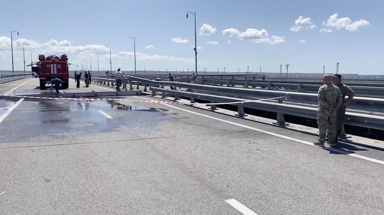 Обстановка на Крымском мосту. Кадр видео Обстановка на Крымском мосту. Кадр видео