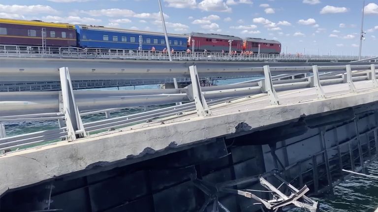 Обстановка на Крымском мосту. Кадр видео Обстановка на Крымском мосту. Кадр видео