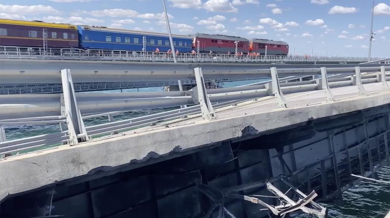 Обстановка на Крымском мосту. Кадр видео Обстановка на Крымском мосту. Кадр видео