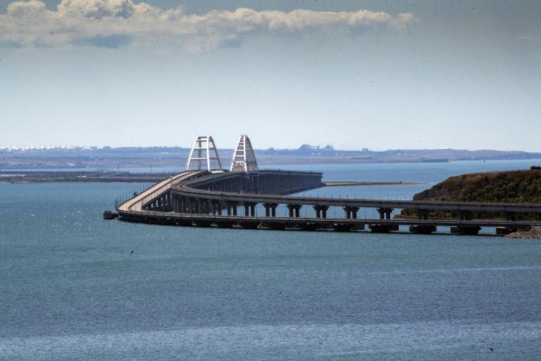 Перекрытие движения на Крымском мосту Перекрытие движения на Крымском мосту