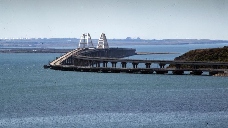 Перекрытие движения на Крымском мосту Перекрытие движения на Крымском мосту