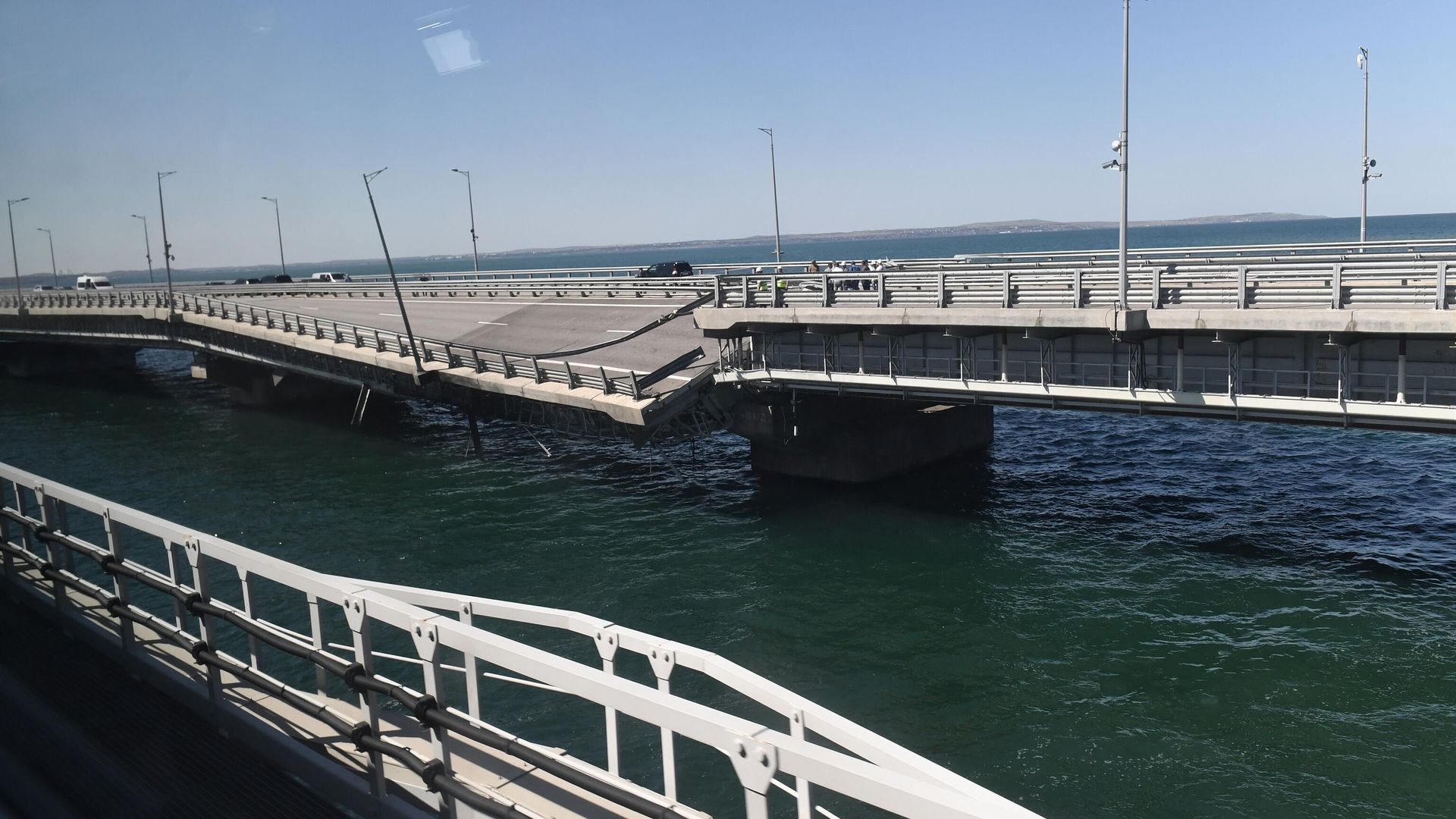 Поврежденная часть Крымского моста Поврежденная часть Крымского моста - РИА Новости, 1920, 16.08.2023