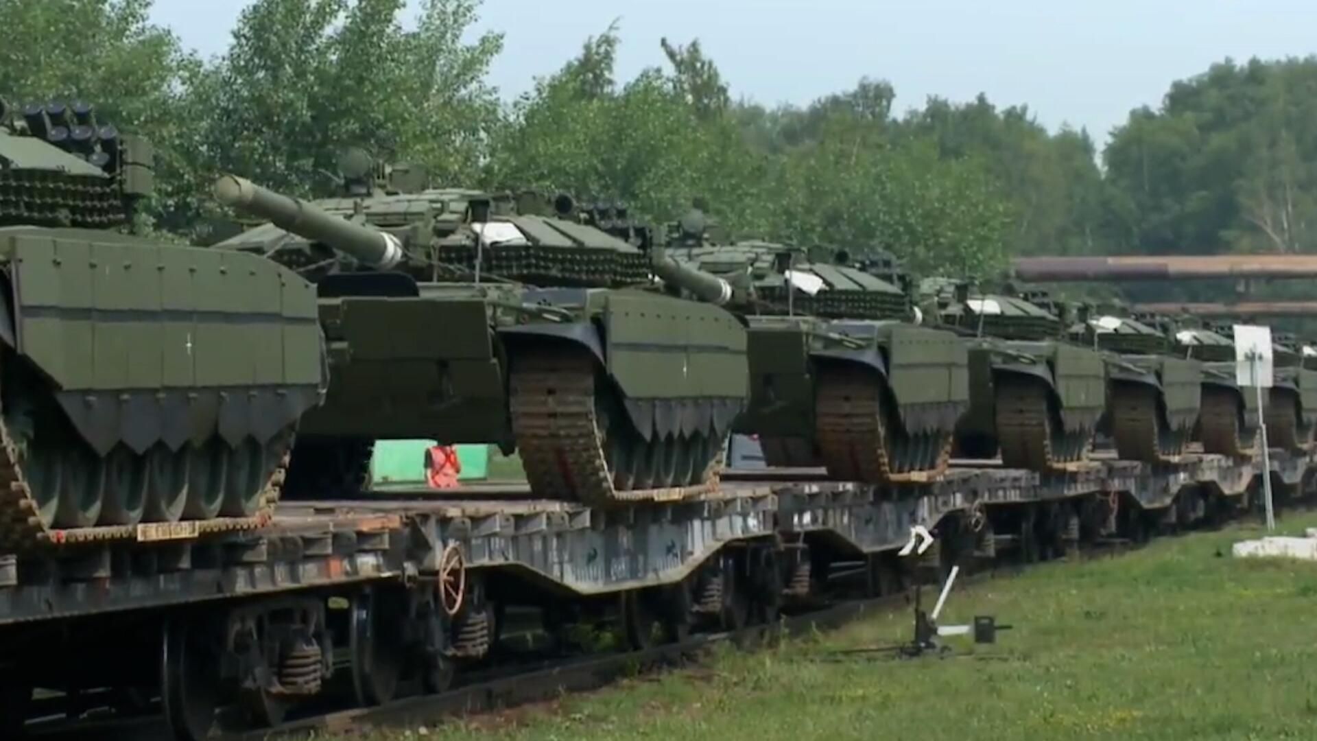 Партию танков семейств Т-72, Т-80 и Т-90 с динамической защитой кормовой части отправили в зону СВО Партию танков семейств Т-72, Т-80 и Т-90 с динамической защитой кормовой части отправили в зону СВО - РИА Новости, 1920, 18.07.2023