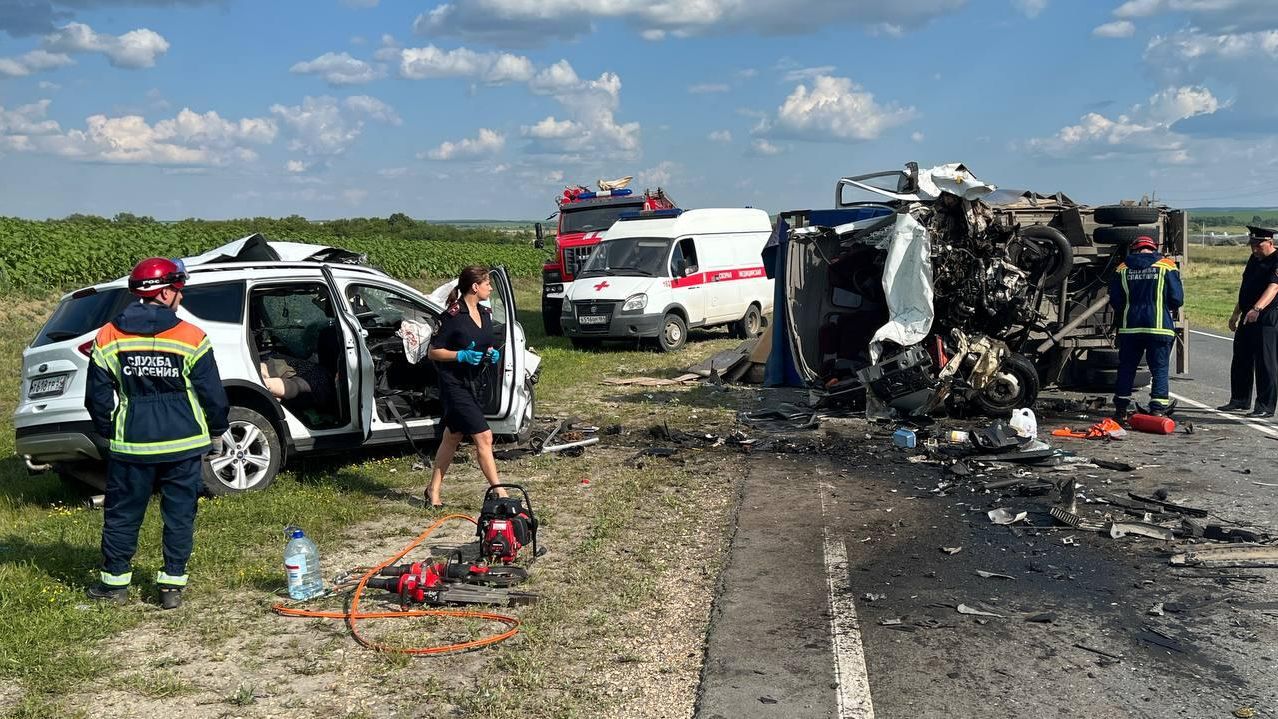 На месте ДТП в Саратовской области. 18 июля 2023 На месте ДТП в Саратовской области. 18 июля 2023 - РИА Новости, 1920, 18.07.2023