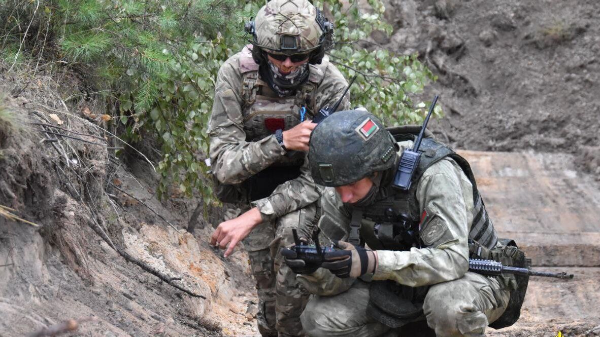 Совместные тренировки белорусских военнослужащих с бойцами Группы Вагнера Совместные тренировки белорусских военнослужащих с бойцами Группы Вагнера - РИА Новости, 1920, 31.08.2023