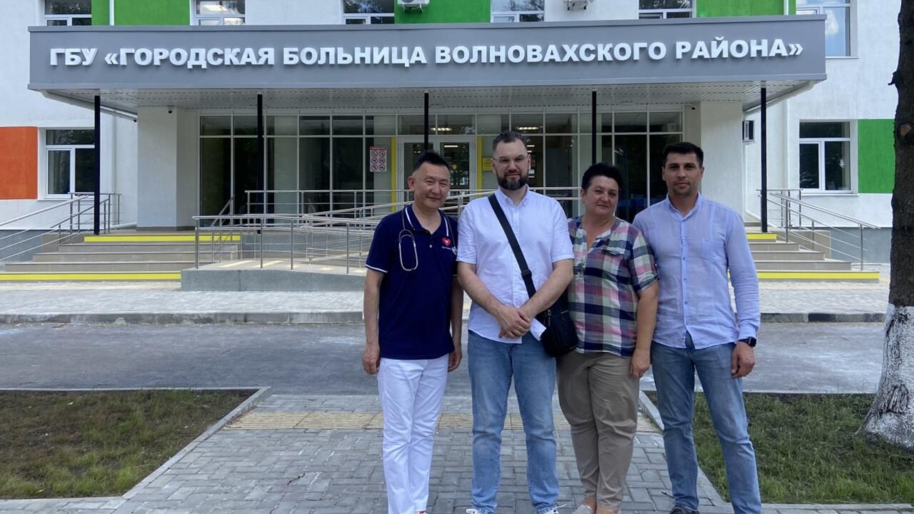 Свыше 400 жителей Волновахи в ДНР получили помощь в больнице, построенной Ямалом, Свыше 400 жителей Волновахи в ДНР получили помощь в больнице, построенной Ямалом, - РИА Новости, 1920, 20.07.2023
