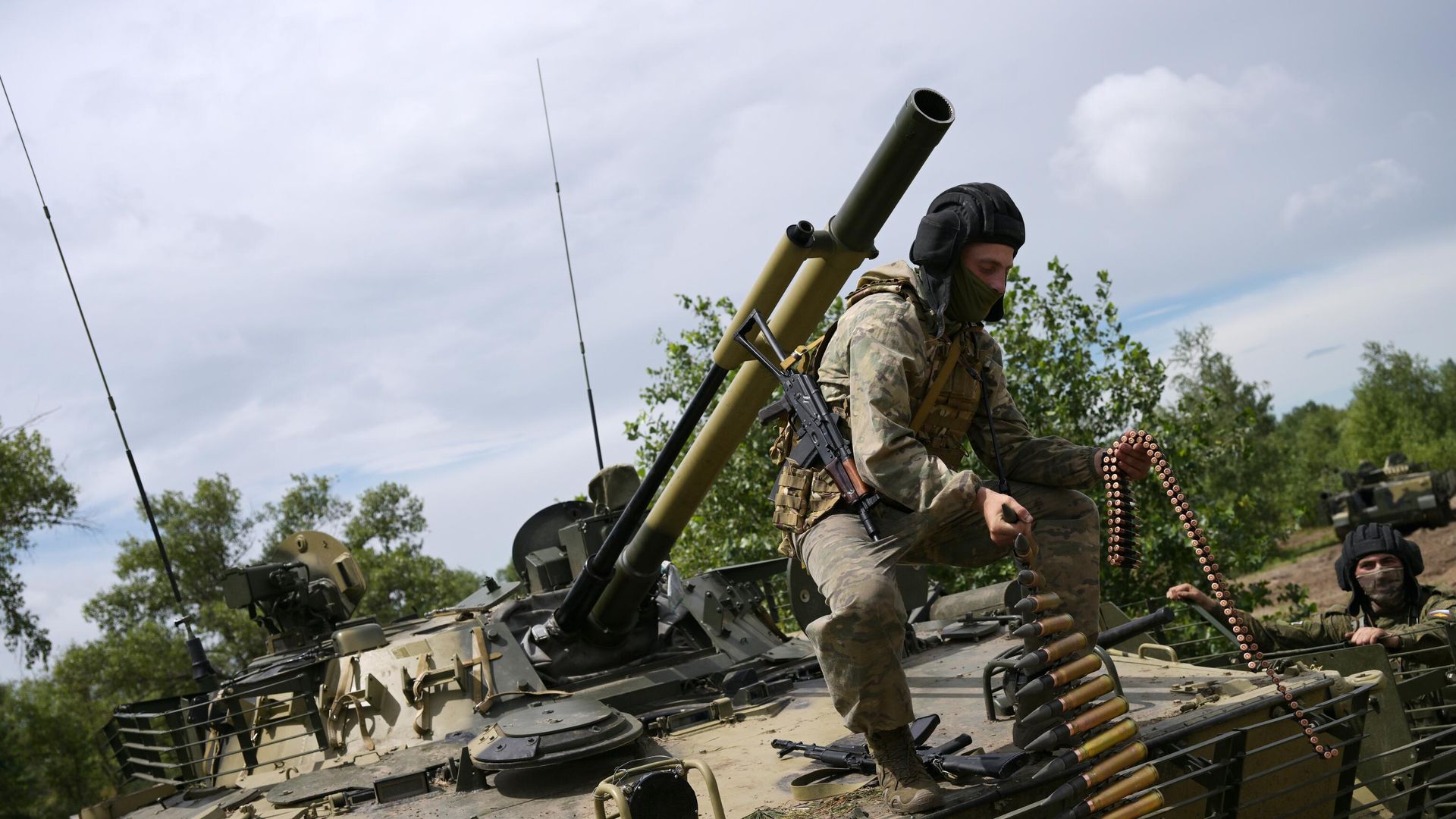 Боевая подготовка добровольческих экипажей в тыловом районе зоны проведения СВО в ЛНР Боевая подготовка добровольческих экипажей в тыловом районе зоны проведения СВО в ЛНР - РИА Новости, 1920, 15.09.2023