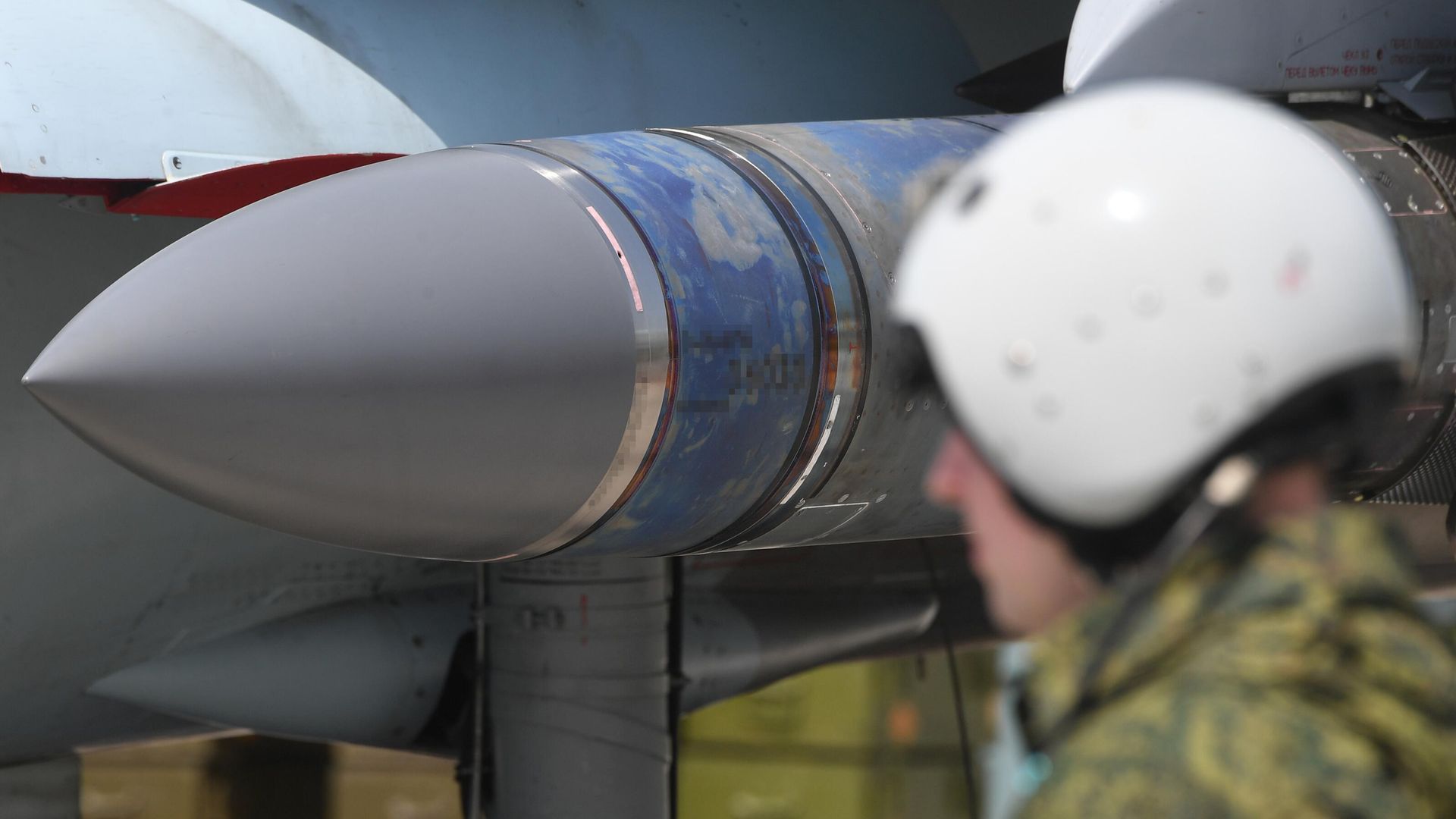 Авиационная ракета Х-31 на узле подвески вооружения многоцелевого истребителя Су-35 Авиационная ракета Х-31 на узле подвески вооружения многоцелевого истребителя Су-35 - РИА Новости, 1920, 31.12.2023