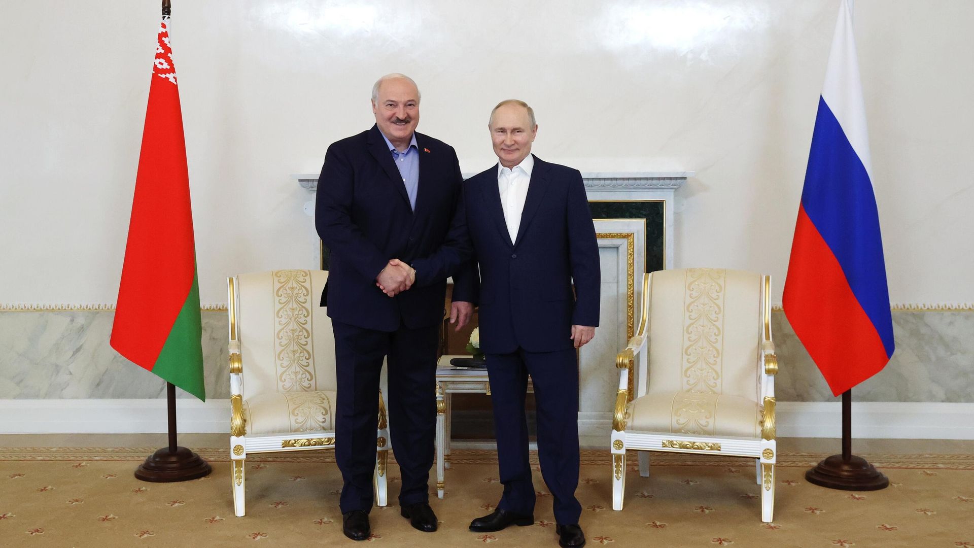 Президент России Владимир Путин и президент Белоруссии Александр Лукашенко во время встречи - РИА Новости, 1920, 23.07.2023