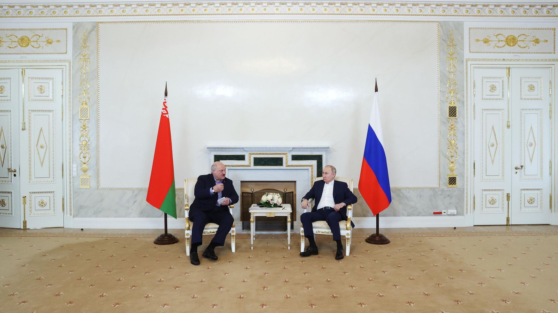 Президент РФ Владимир Путин и президент Белоруссии Александр Лукашенко во время встречи Президент РФ Владимир Путин и президент Белоруссии Александр Лукашенко во время встречи - РИА Новости, 1920, 23.07.2023