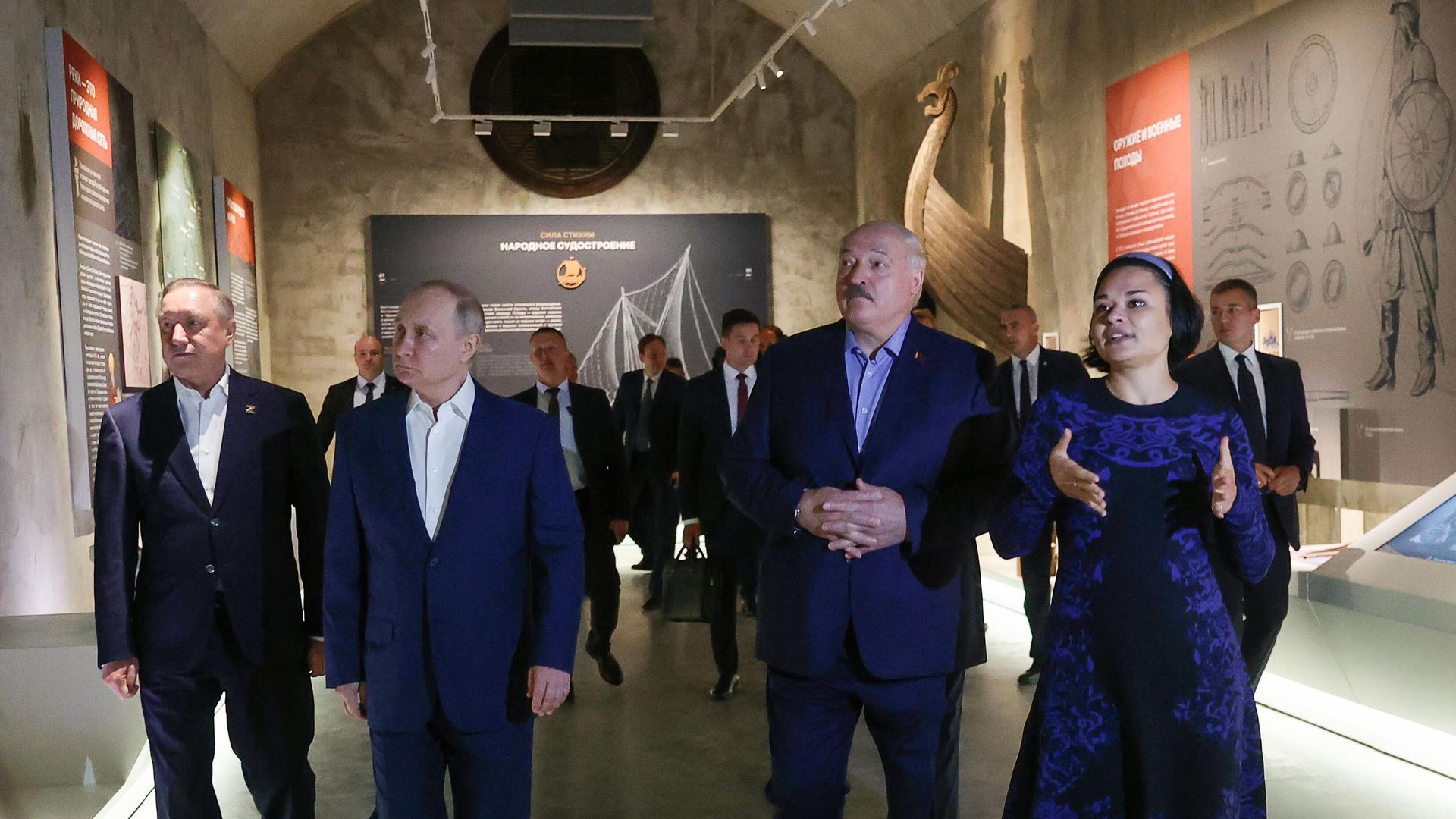 Президент РФ Владимир Путин и президент Белоруссии Александр Лукашенко посещают Музей военно-морской славы в Кронштадте Президент РФ Владимир Путин и президент Белоруссии Александр Лукашенко посещают Музей военно-морской славы в Кронштадте - РИА Новости, 1920, 23.07.2023