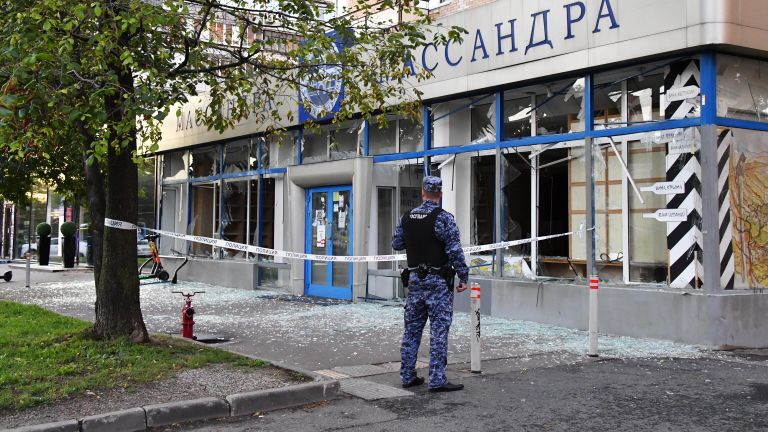 На месте происшествия на Комсомольском проспекте, где произошла атака беспилотника На месте происшествия на Комсомольском проспекте, где произошла атака беспилотника