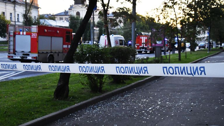 На месте происшествия на Комсомольском проспекте, где произошла атака беспилотника На месте происшествия на Комсомольском проспекте, где произошла атака беспилотника