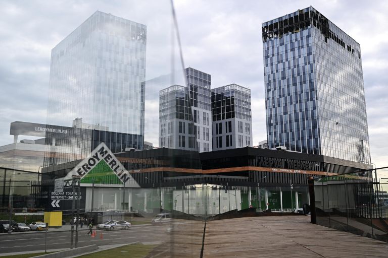 Здание бизнес-центра на проспекте Лихачева в Москве, поврежденное беспилотником Здание бизнес-центра на проспекте Лихачева в Москве, поврежденное беспилотником