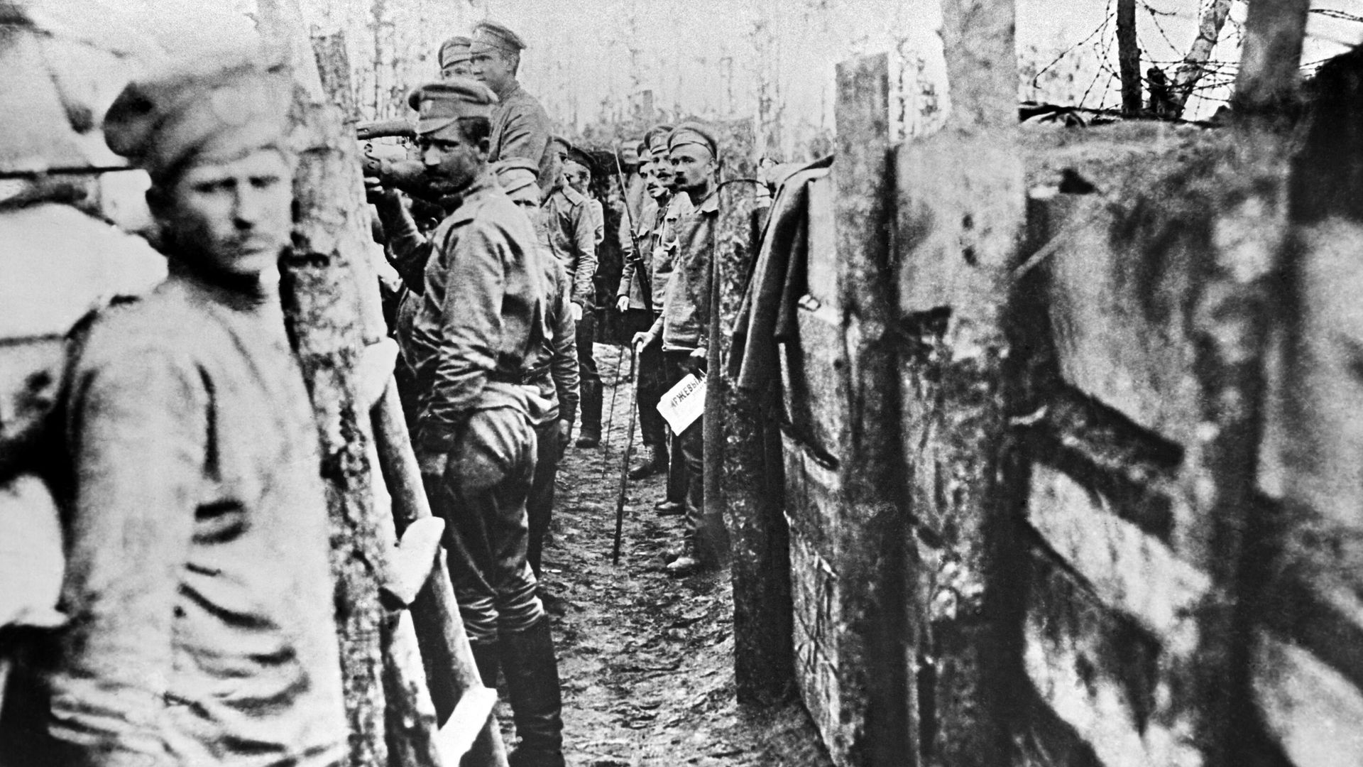 Русские солдаты в окопах первой боевой линии у Паневежской железной дороги на Двинском фронте Русские солдаты в окопах первой боевой линии у Паневежской железной дороги на Двинском фронте - РИА Новости, 1920, 01.08.2023