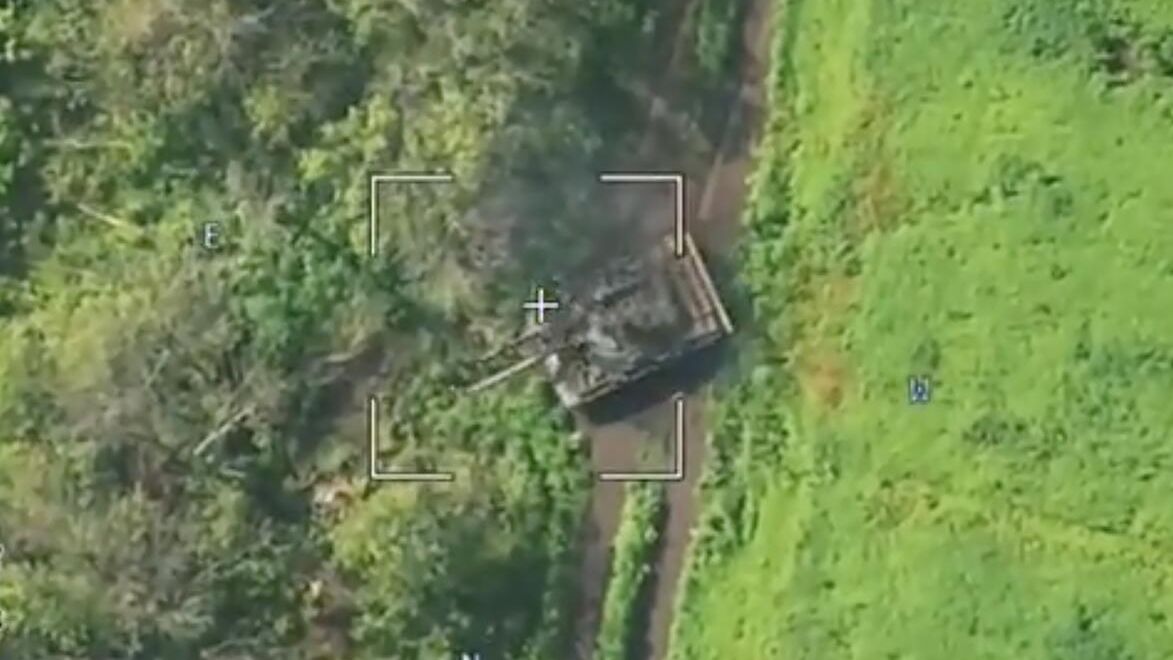 Кадр видео уничтожения танка М-55S Кадр видео уничтожения танка М-55S - РИА Новости, 1920, 25.07.2023