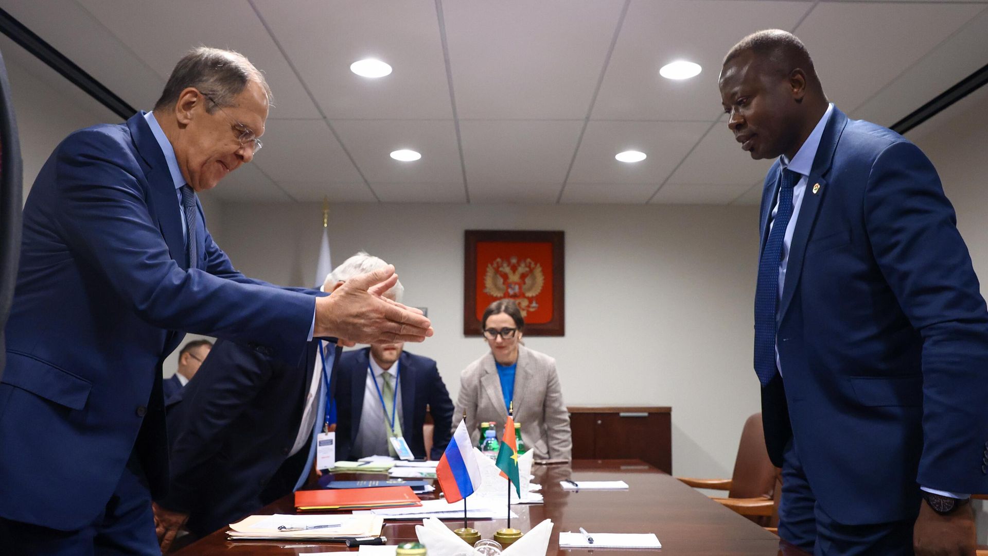 Министр иностранных дел РФ Сергей Лавров и президент переходного периода Буркина-Фасо Поль-Анри Сандаого Дамиба во ремя встречи Министр иностранных дел РФ Сергей Лавров и президент переходного периода Буркина-Фасо Поль-Анри Сандаого Дамиба во ремя встречи - РИА Новости, 1920, 29.07.2023