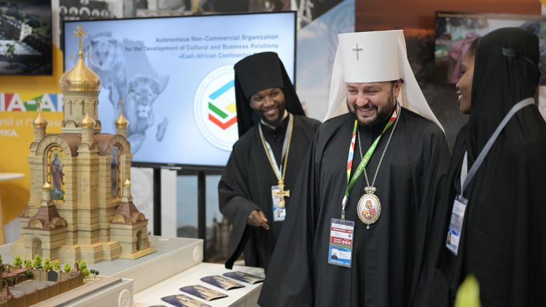 Участники форума в конгрессно-выставочном центре Экспофорум Участники форума в конгрессно-выставочном центре Экспофорум