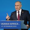 Президент РФ Владимир Путин выступает на пленарном заседании II Cаммита и форума Россия - Африка