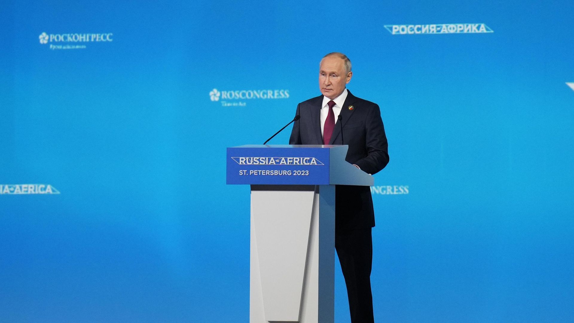 Владимир Путин выступает на пленарном заседании II Cаммита и форума Россия - Африка Владимир Путин выступает на пленарном заседании II Cаммита и форума Россия - Африка - РИА Новости, 1920, 27.07.2023