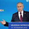 Президент РФ Владимир Путин выступает на пленарном заседании II Cаммита и форума Россия - Африка