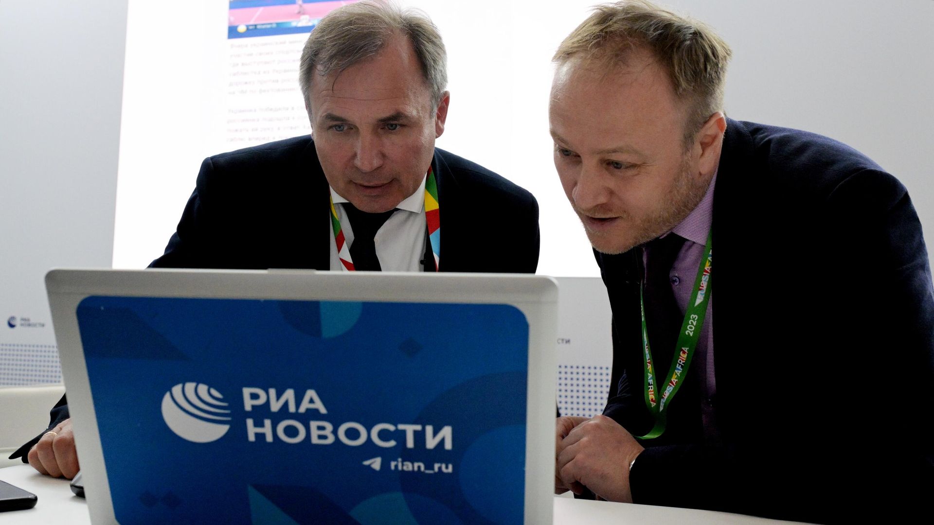 Константин Ярошенко на стенде РИА Новости на форуме Россия - Африка Константин Ярошенко на стенде РИА Новости на форуме Россия - Африка - РИА Новости, 1920, 27.07.2023