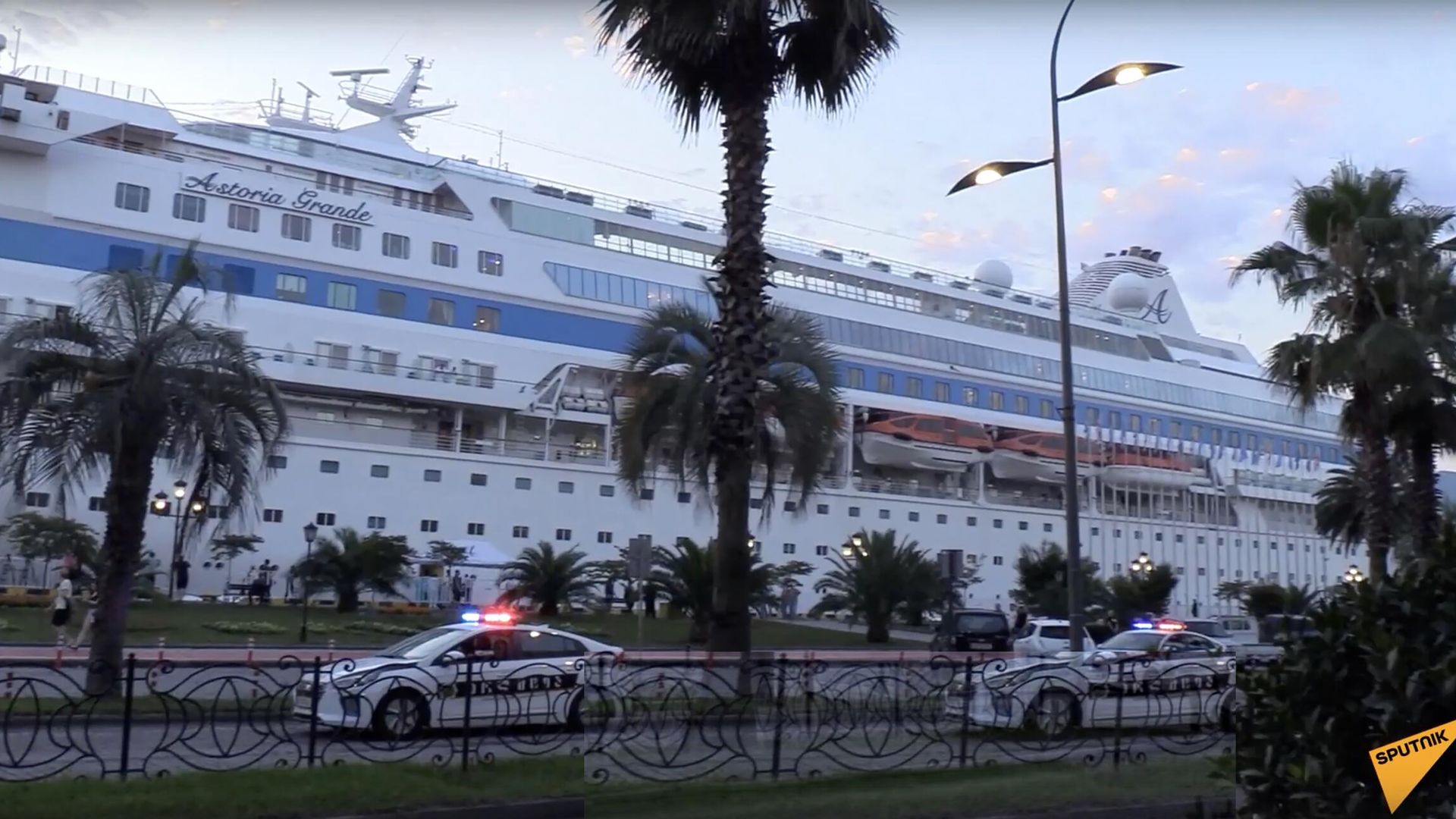 Круизный лайнер Astoria Grande в порту Батуми Круизный лайнер Astoria Grande в порту Батуми - РИА Новости, 1920, 31.07.2023