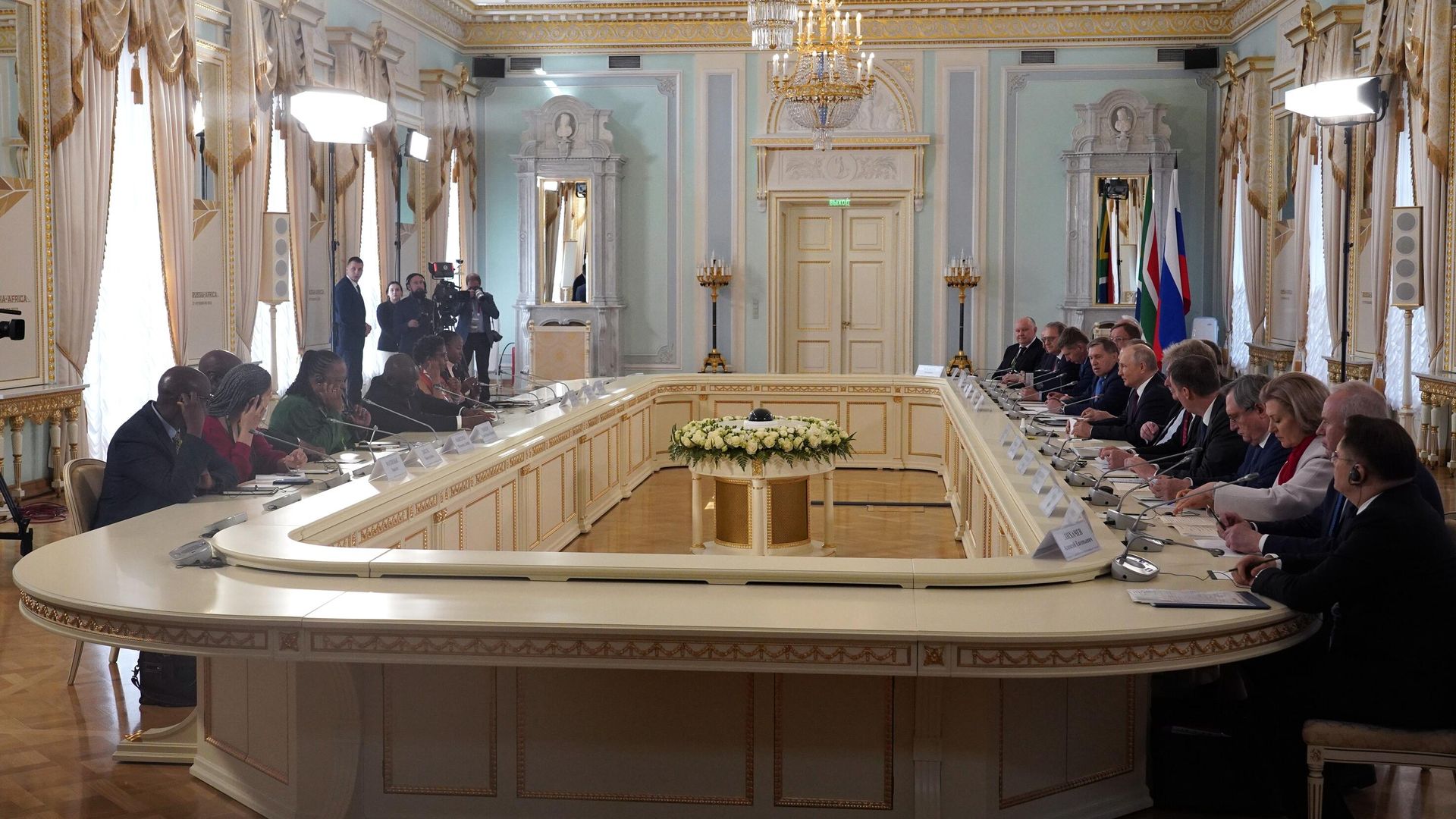 Президент РФ Владимир Путин и президент ЮАР Сирил Рамафоса во время встречи Президент РФ Владимир Путин и президент ЮАР Сирил Рамафоса во время встречи - РИА Новости, 1920, 29.07.2023