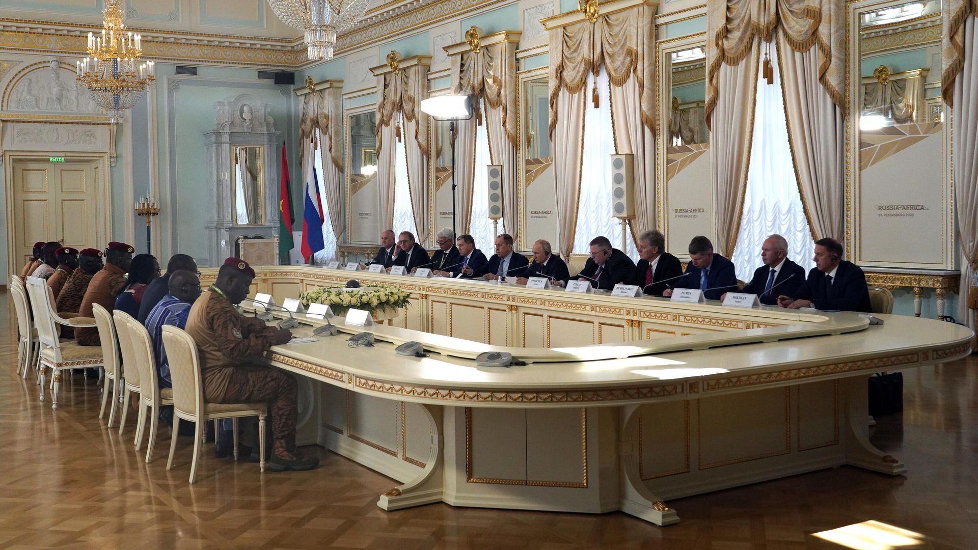 Президент РФ Владимир Путин и президент переходного периода Республики Буркина-Фасо Ибраим Траоре во время встречи Президент РФ Владимир Путин и президент переходного периода Республики Буркина-Фасо Ибраим Траоре во время встречи - РИА Новости, 1920, 29.07.2023