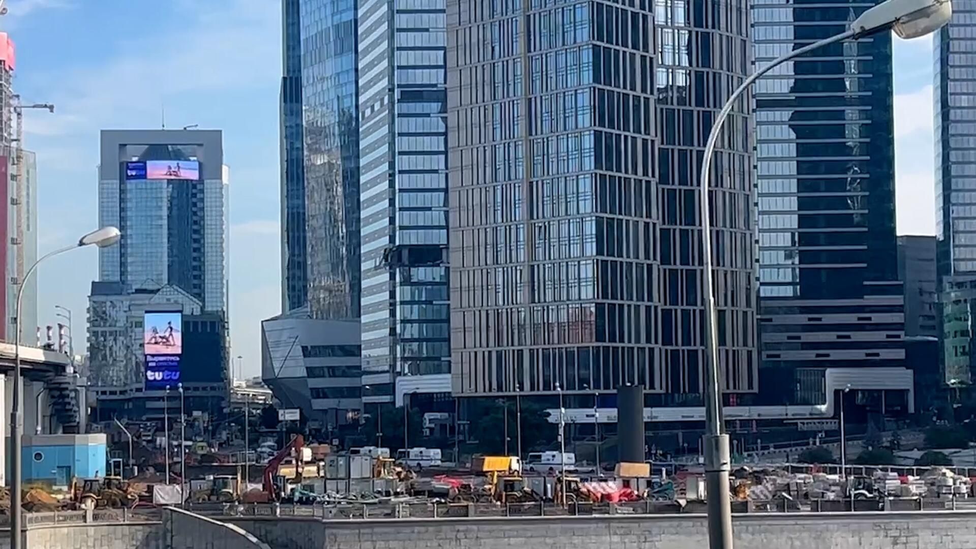 Кадры поврежденных фасадов башен Москва-Сити Кадры поврежденных фасадов башен Москва-Сити - РИА Новости, 1920, 30.07.2023