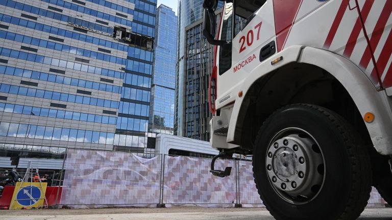 Здание делового центра Москва-сити, поврежденное в результате попытки атаки украинских беспилотников Здание делового центра Москва-сити, поврежденное в результате попытки атаки украинских беспилотников