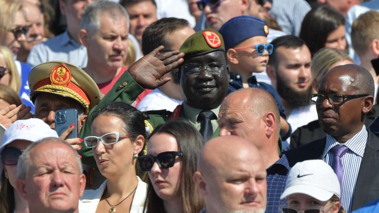 Зрители на параде, посвященном Дню Военно-морского флота в Кронштадте
