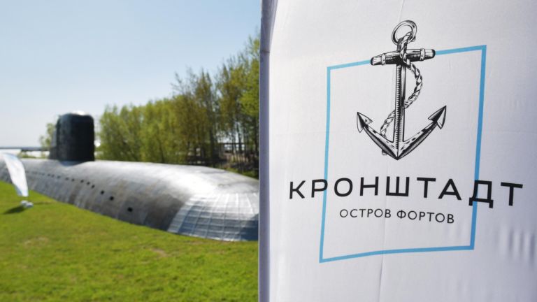 Полноразмерный макет первой советской атомной подводной лодки К-3 Ленинский комсомол в музейно-историческом парке Остров фортов в Кронштадте Полноразмерный макет первой советской атомной подводной лодки К-3 Ленинский комсомол в музейно-историческом парке Остров фортов в Кронштадте