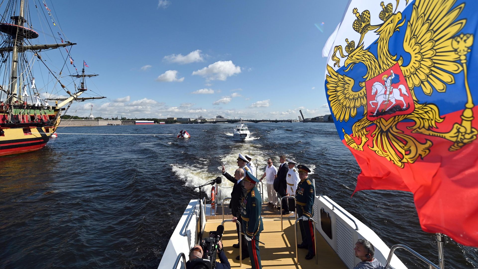 Владимир Путин на параде по случаю Дня ВМФ. 2023 Владимир Путин на параде по случаю Дня ВМФ. 2023 - РИА Новости, 1920, 26.07.2024