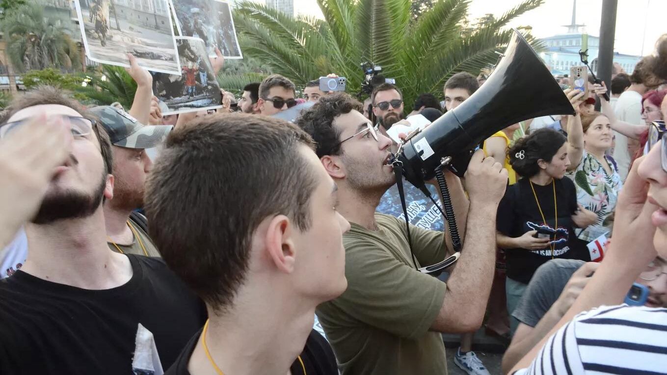 Акция протеста у круизного лайнера Astoria Grande в порту Батуми Акция протеста у круизного лайнера Astoria Grande в порту Батуми - РИА Новости, 1920, 31.07.2023