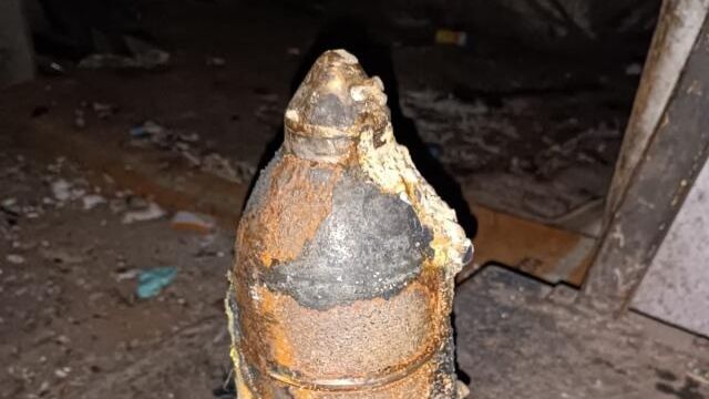 Неразорвавшийся боеприпас, обнаруженный на пляже Софулар в Турции Неразорвавшийся боеприпас, обнаруженный на пляже Софулар в Турции - РИА Новости, 1920, 02.08.2023