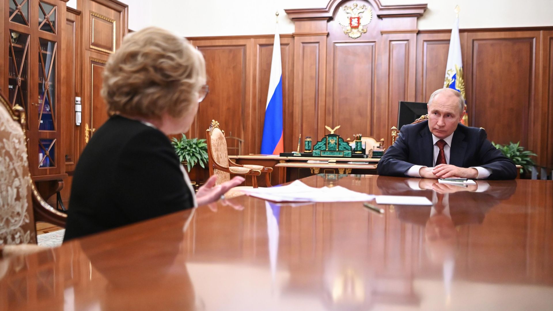 Президент РФ Владимир Путин и председатель Совета Федерации РФ Валентина Матвиенко во время встречи Президент РФ Владимир Путин и председатель Совета Федерации РФ Валентина Матвиенко во время встречи - РИА Новости, 1920, 01.08.2023