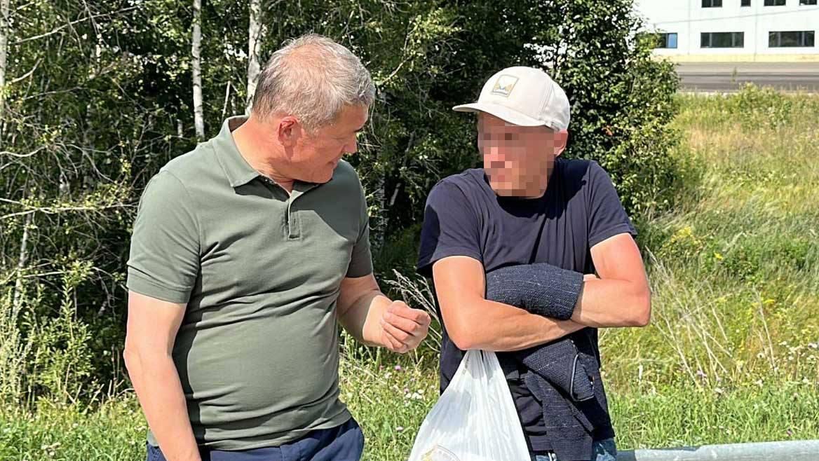 Глава Башкирии Радий Хабиров во время переговоров с дезертиром, угрожавшим взорвать гранаты под Уфой Глава Башкирии Радий Хабиров во время переговоров с дезертиром, угрожавшим взорвать гранаты под Уфой - РИА Новости, 1920, 02.08.2023