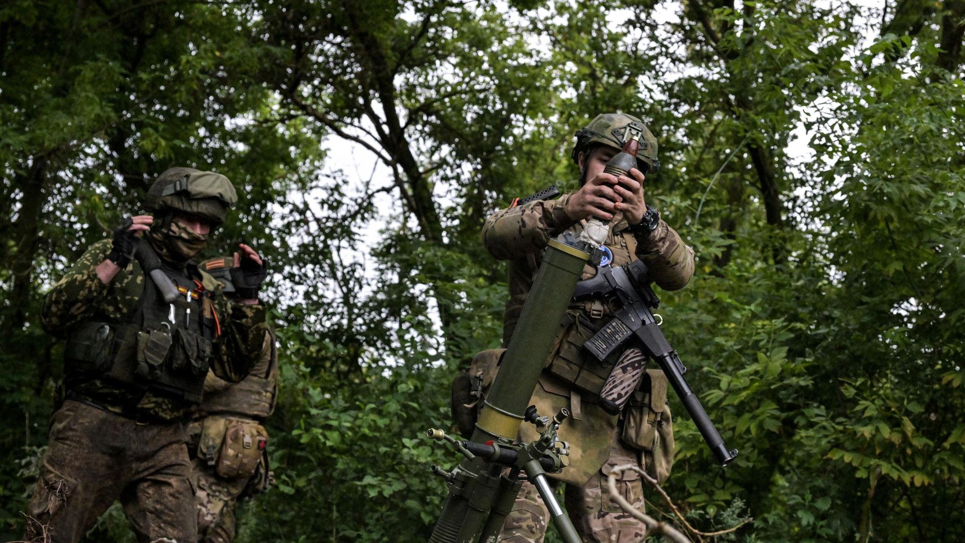 Военнослужащие ВС РФ ведут стрельбу из миномёта Военнослужащие ВС РФ ведут стрельбу из миномёта - РИА Новости, 1920, 12.08.2023