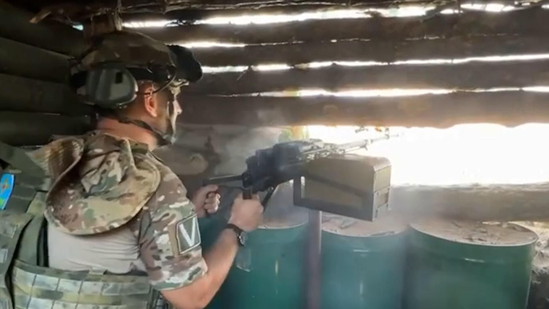 Российский военнослужащий о попытке наемников поднять флаг Польши над одной из позиций ВСУ Российский военнослужащий о попытке наемников поднять флаг Польши над одной из позиций ВСУ - РИА Новости, 1920, 02.08.2023