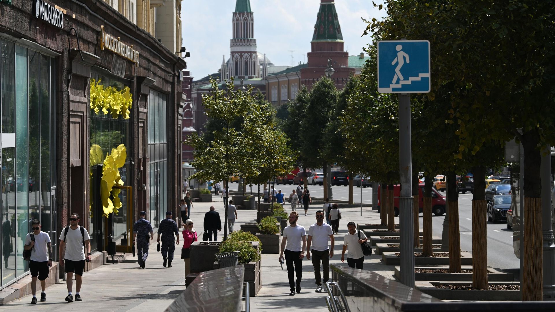 Люди на Тверской улице в Москве Люди на Тверской улице в Москве - РИА Новости, 1920, 16.08.2025