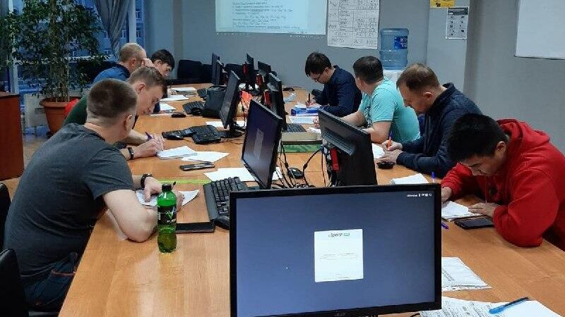 Обучение IT-специальности в рамках федерального проекта Содействие занятости нацпроекта Демография в Кузбассе - РИА Новости, 1920, 04.08.2023