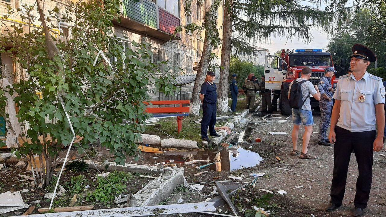 На месте взрыва бытового газа в пятиэтажном жилом доме в Канске На месте взрыва бытового газа в пятиэтажном жилом доме в Канске - РИА Новости, 1920, 04.08.2023