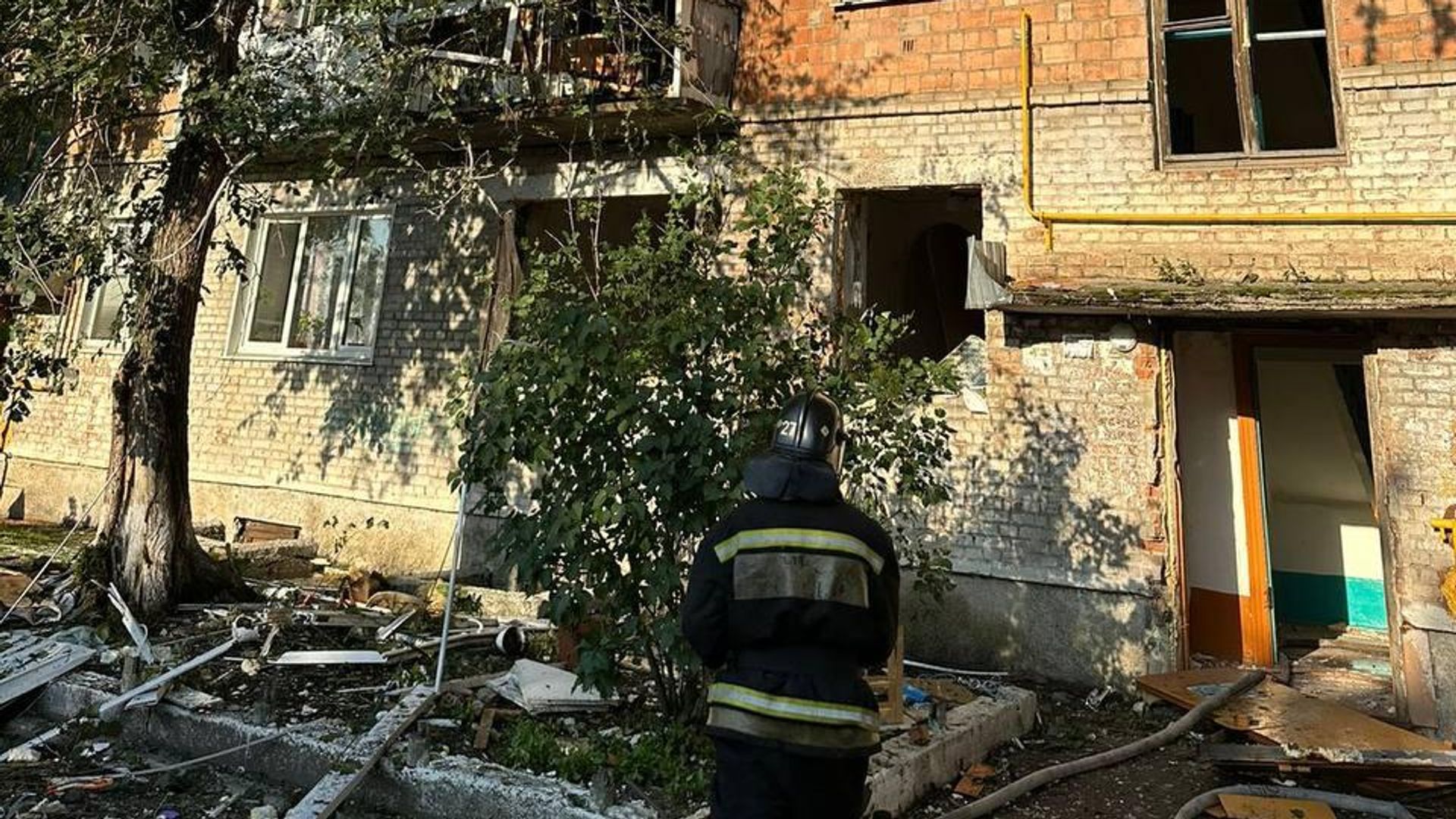 На месте взрыва бытового газа в пятиэтажном жилом доме в Канске На месте взрыва бытового газа в пятиэтажном жилом доме в Канске - РИА Новости, 1920, 04.08.2023